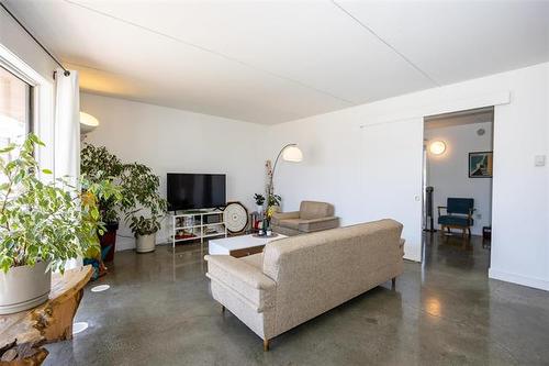 8A-791 Wall St, Winnipeg, MB 