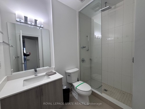 905-550 North Service Road, Grimsby, ON - Indoor Photo Showing Bathroom