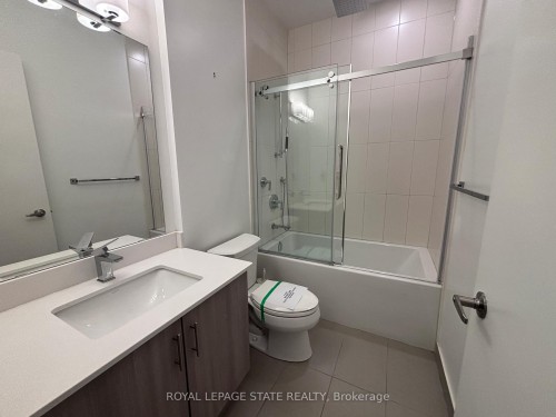 905-550 North Service Road, Grimsby, ON - Indoor Photo Showing Bathroom