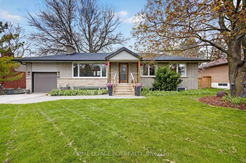 22 Rice Drive, King, ON - Outdoor With Facade