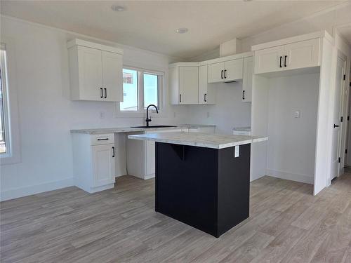 125 Prairie Oak Drive, Mitchell, MB - Indoor Photo Showing Kitchen