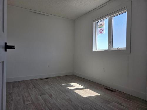 125 Prairie Oak Drive, Mitchell, MB - Indoor Photo Showing Other Room