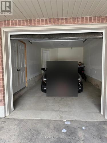 402 Linden Drive, Cambridge, ON - Indoor Photo Showing Garage