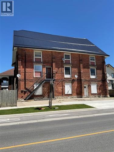136 VICTORIA STREET  Sarnia, ON N7T 2T1