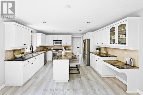 17 Bridle Path, Puslinch, ON - Indoor Photo Showing Kitchen With Upgraded Kitchen