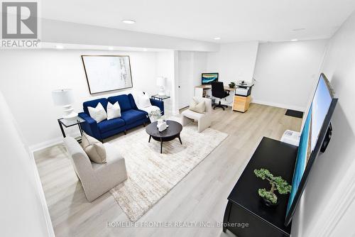 17 Bridle Path, Puslinch, ON - Indoor Photo Showing Living Room