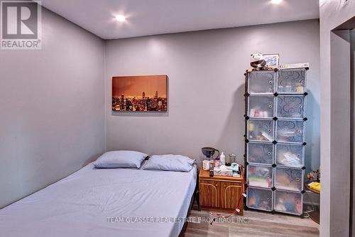 225 Simcoe Street, London East (East K), ON - Indoor Photo Showing Bedroom