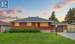 15 DONNA STREET Ottawa, ON K2G 2V5
