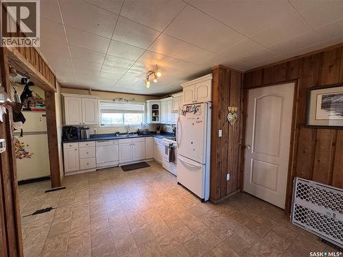 381 2Nd Street, Disley, SK - Indoor