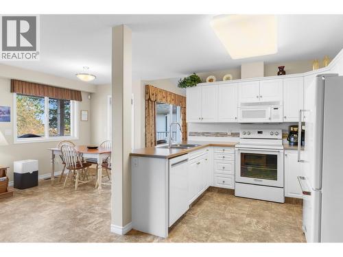 3849 Glen Canyon Drive, West Kelowna, BC - Indoor Photo Showing Kitchen
