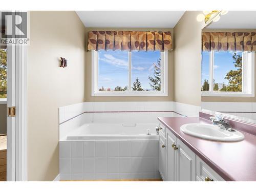 3849 Glen Canyon Drive, West Kelowna, BC - Indoor Photo Showing Bathroom