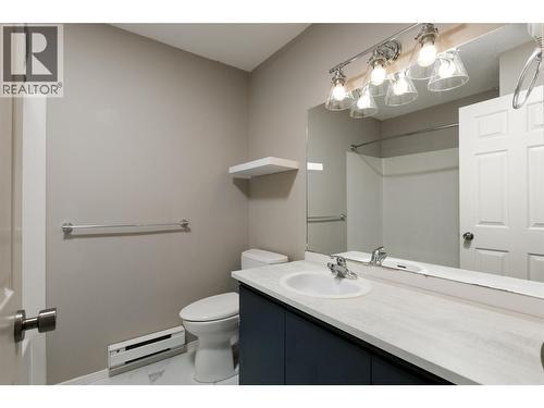 400 Sutton Crescent Unit# 313, Kelowna, BC - Indoor Photo Showing Bathroom