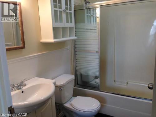 Full bathroom - 456 Jackson Street W, Hamilton, ON - Indoor Photo Showing Bathroom