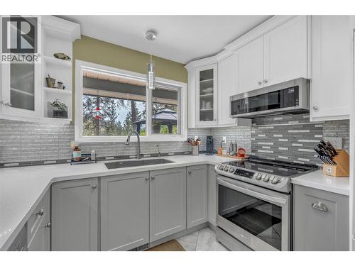 103 Eagle Drive, Kaleden, BC - Indoor Photo Showing Kitchen
