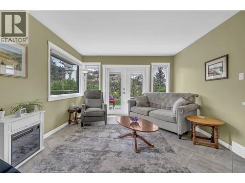 103 Eagle Drive, Kaleden, BC - Indoor Photo Showing Living Room With Fireplace