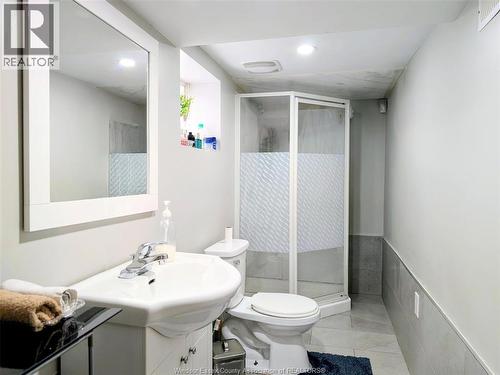 77 Askew, Leamington, ON - Indoor Photo Showing Bathroom
