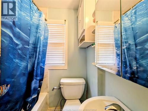 77 Askew, Leamington, ON - Indoor Photo Showing Bathroom