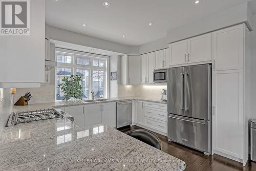2016 Deerview Common, Oakville, ON - Indoor Photo Showing Kitchen