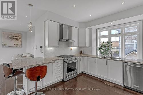 2016 Deerview Common, Oakville, ON - Indoor Photo Showing Kitchen With Upgraded Kitchen