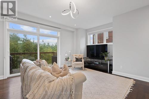 2016 Deerview Common, Oakville, ON - Indoor Photo Showing Living Room
