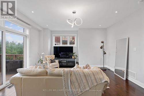 2016 Deerview Common, Oakville, ON - Indoor Photo Showing Living Room