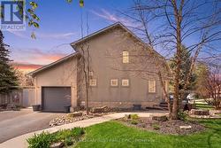 10 ROCKHAVEN LANE Hamilton, ON L8B 0H7