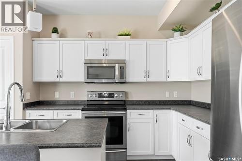 983 Pringle Cove, Saskatoon, SK - Indoor Photo Showing Kitchen