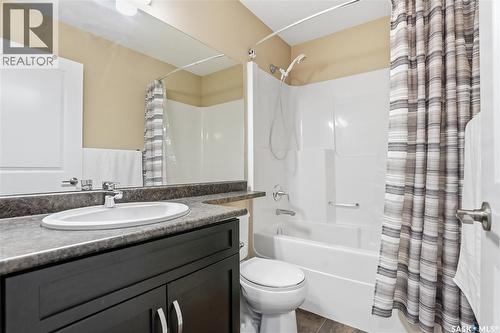983 Pringle Cove, Saskatoon, SK - Indoor Photo Showing Bathroom