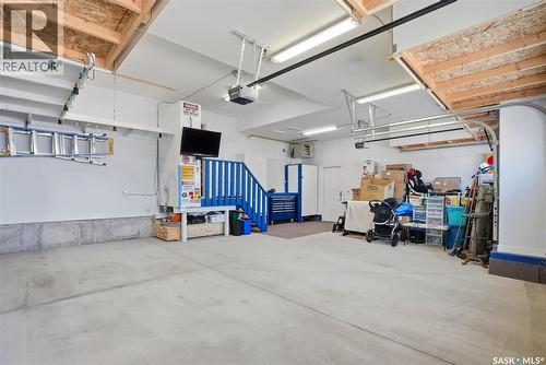 983 Pringle Cove, Saskatoon, SK - Indoor Photo Showing Garage