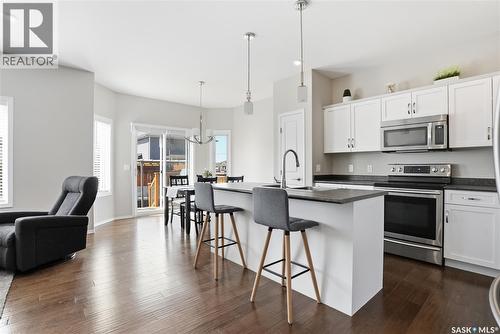 983 Pringle Cove, Saskatoon, SK - Indoor Photo Showing Kitchen With Upgraded Kitchen