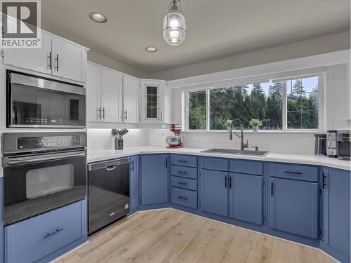 3257 Juniper Drive, Naramata, BC - Indoor Photo Showing Kitchen