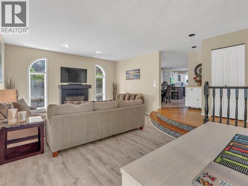 3257 Juniper Drive, Naramata, BC - Indoor Photo Showing Living Room With Fireplace