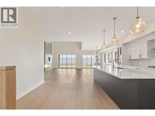 258 Summer Wood Drive, Kelowna, BC - Indoor Photo Showing Kitchen