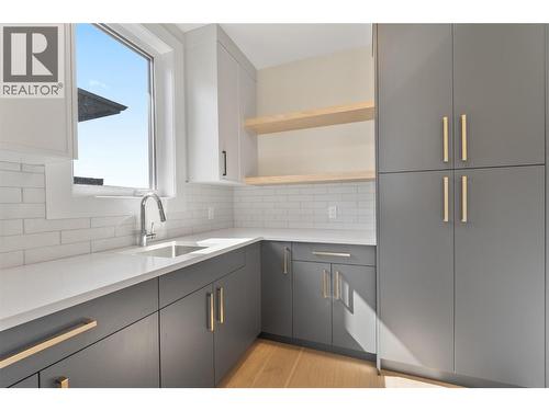 258 Summer Wood Drive, Kelowna, BC - Indoor Photo Showing Kitchen
