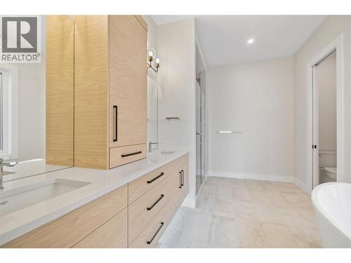 258 Summer Wood Drive, Kelowna, BC - Indoor Photo Showing Bathroom