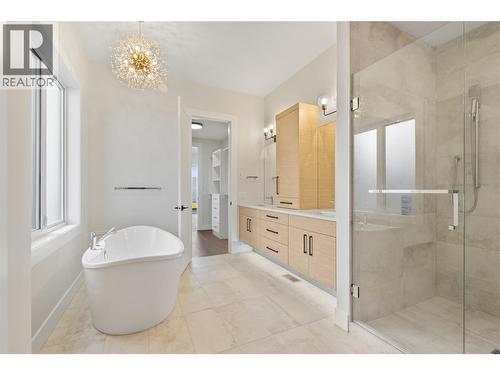 258 Summer Wood Drive, Kelowna, BC - Indoor Photo Showing Bathroom