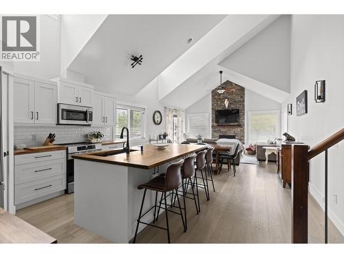 2079 Shelby Crescent  West Kelowna, BC V4T 3A9