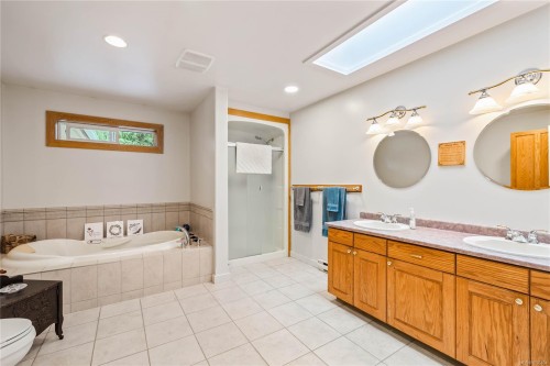 220 Park Dr, Salt Spring, BC 
