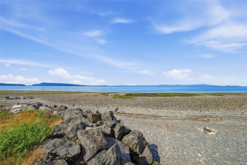 3970 Bovanis Rd, Bowser, BC 