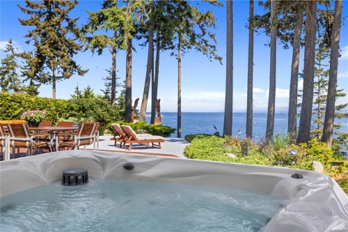 863 Cavin Rd, French Creek, BC 