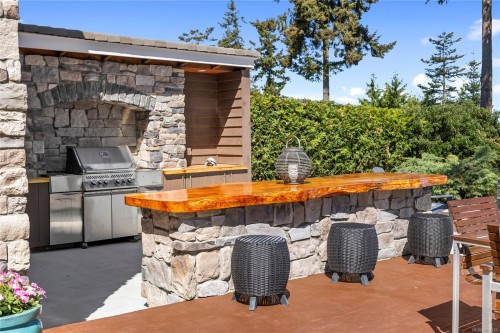 863 Cavin Rd, French Creek, BC 
