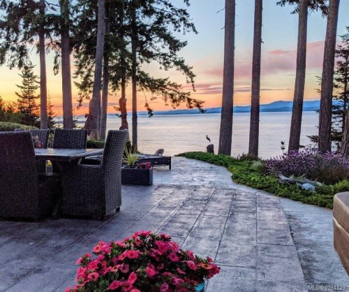 863 Cavin Rd, French Creek, BC 