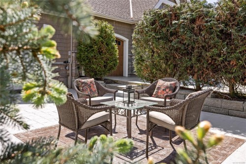 863 Cavin Rd, French Creek, BC 