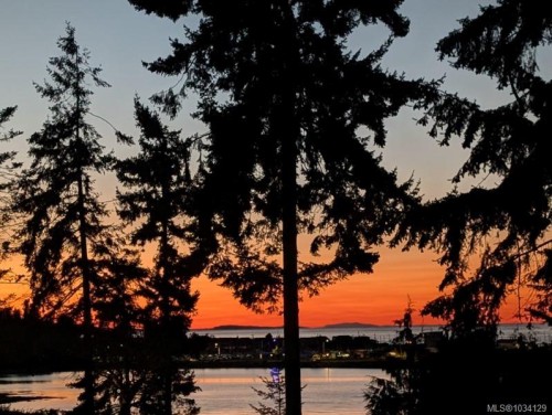 863 Cavin Rd, French Creek, BC 