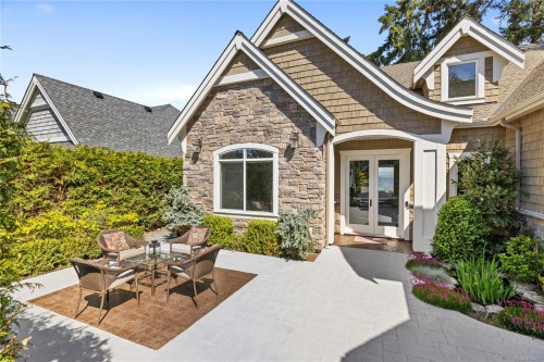 863 Cavin Rd, French Creek, BC 