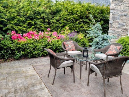 863 Cavin Rd, French Creek, BC 