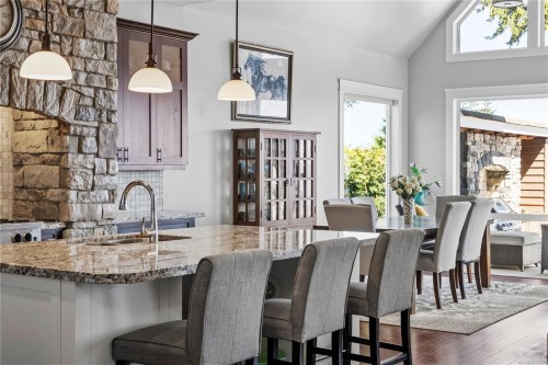 863 Cavin Rd, French Creek, BC 
