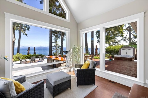 863 Cavin Rd, French Creek, BC 