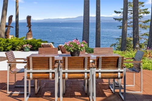 863 Cavin Rd, French Creek, BC 
