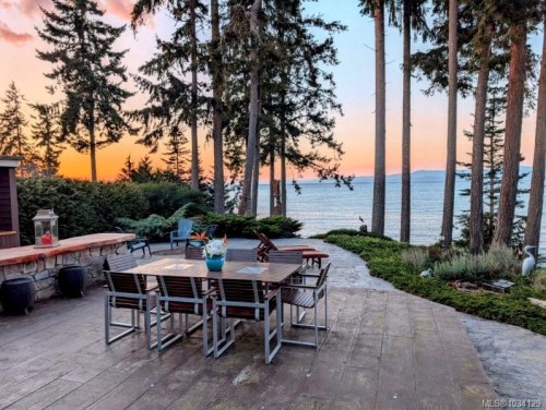 863 Cavin Rd, French Creek, BC 